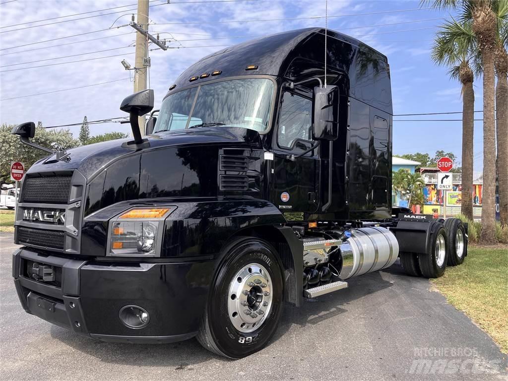 Mack AN64T Cavalos Mecânicos