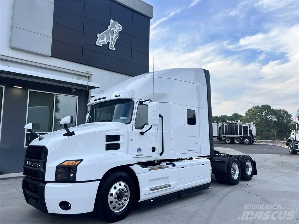 Mack AN64T Cavalos Mecânicos