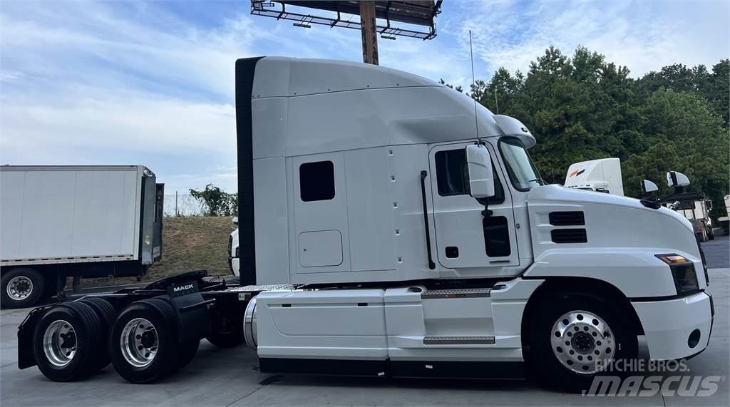 Mack AN64T Cavalos Mecânicos