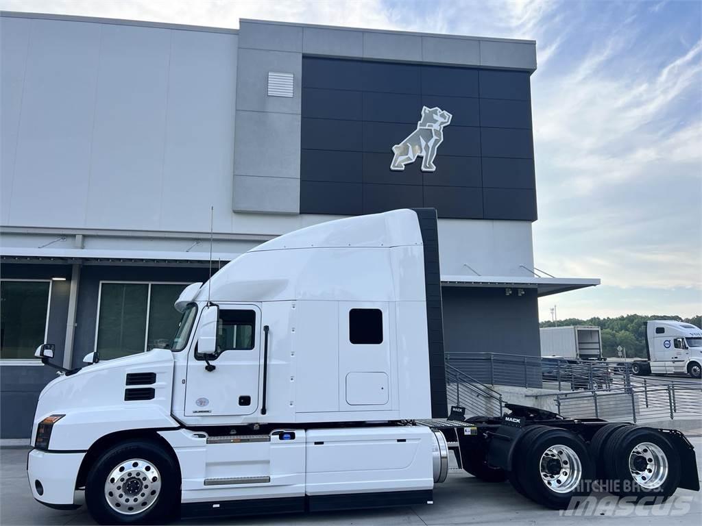 Mack AN64T Cavalos Mecânicos