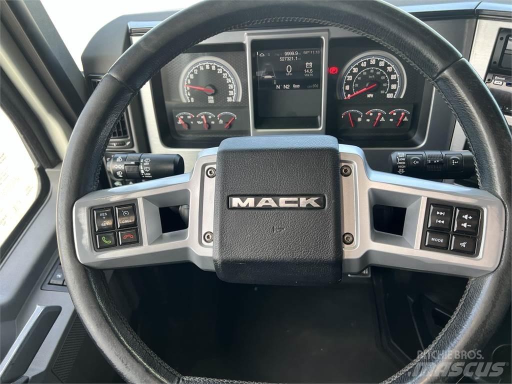 Mack AN64T Cavalos Mecânicos