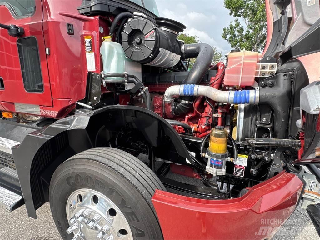 Mack AN64T Cavalos Mecânicos