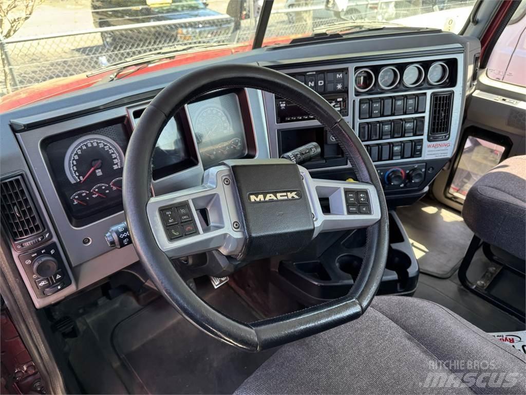 Mack AN64T Cavalos Mecânicos