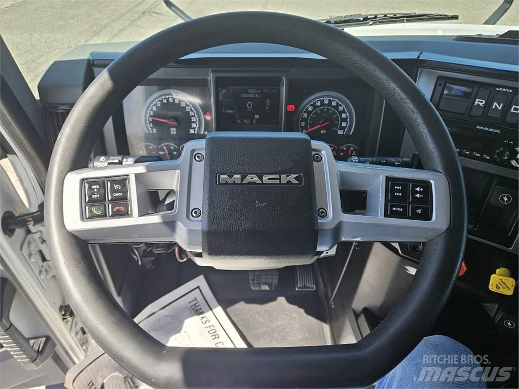 Mack AN64T Cavalos Mecânicos