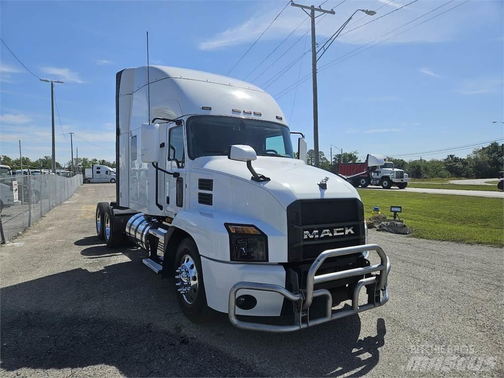 Mack AN64T Cavalos Mecânicos