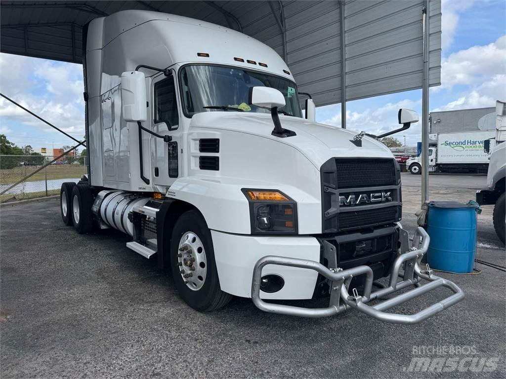 Mack AN64T Cavalos Mecânicos
