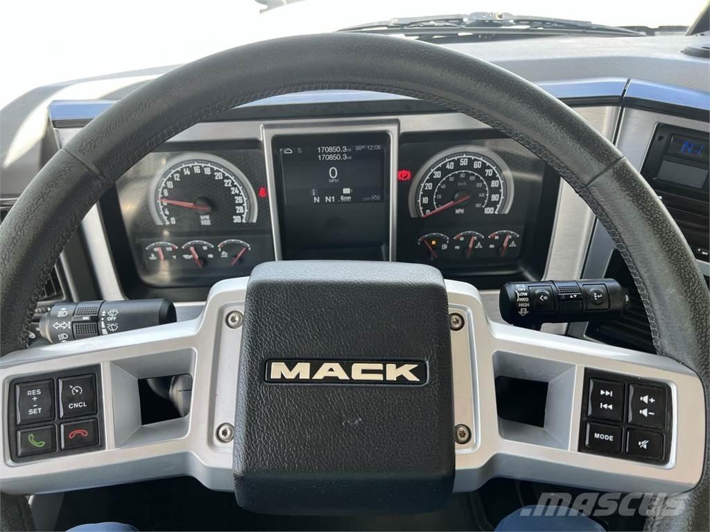 Mack AN64T Cavalos Mecânicos