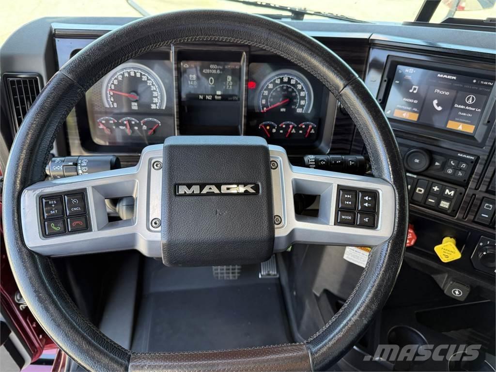 Mack AN64T Cavalos Mecânicos