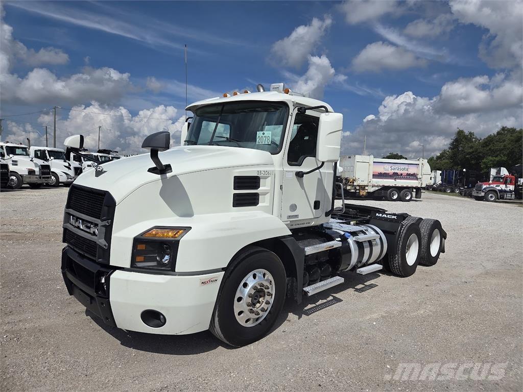 Mack AN64T Cavalos Mecânicos