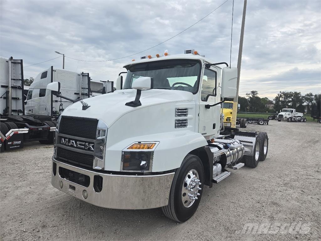 Mack AN64T Cavalos Mecânicos