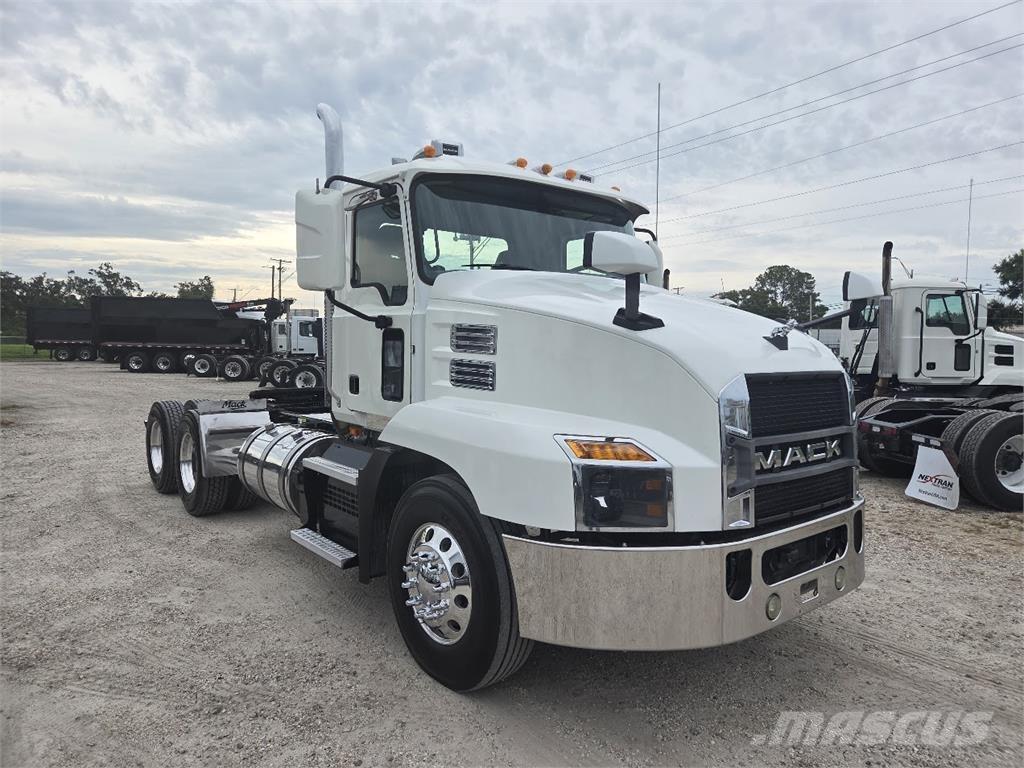 Mack AN64T Cavalos Mecânicos