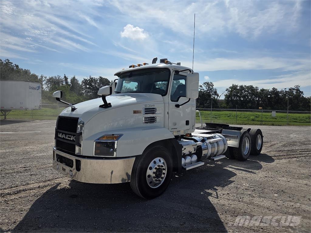 Mack AN64T Cavalos Mecânicos