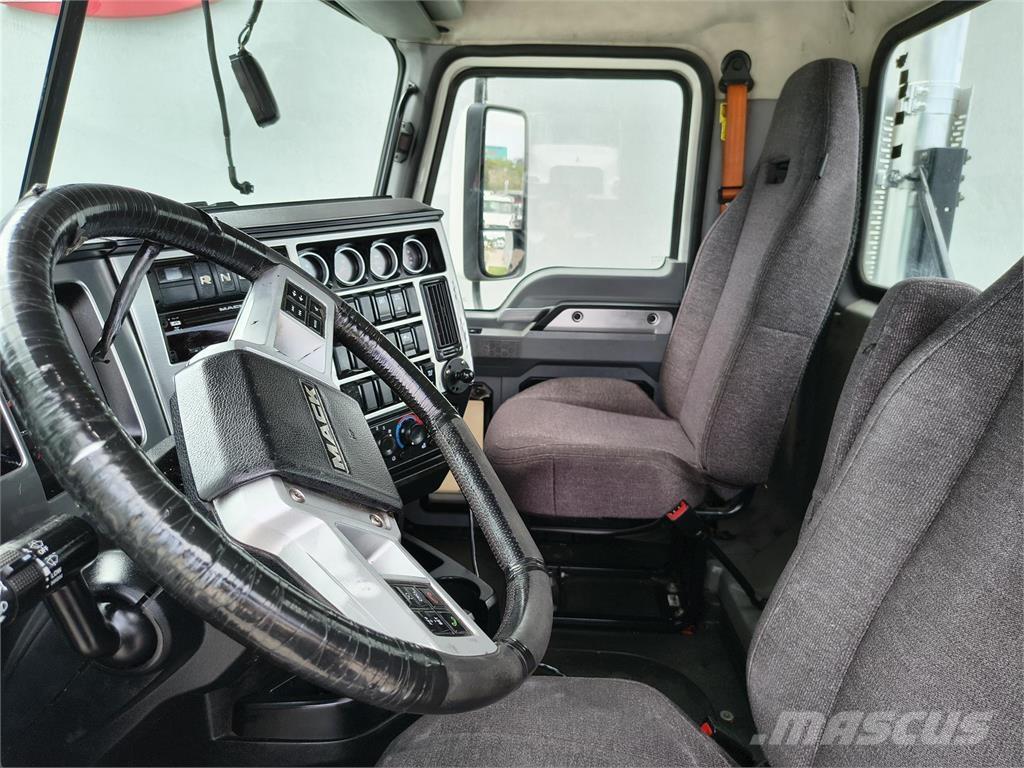 Mack AN64T Cavalos Mecânicos