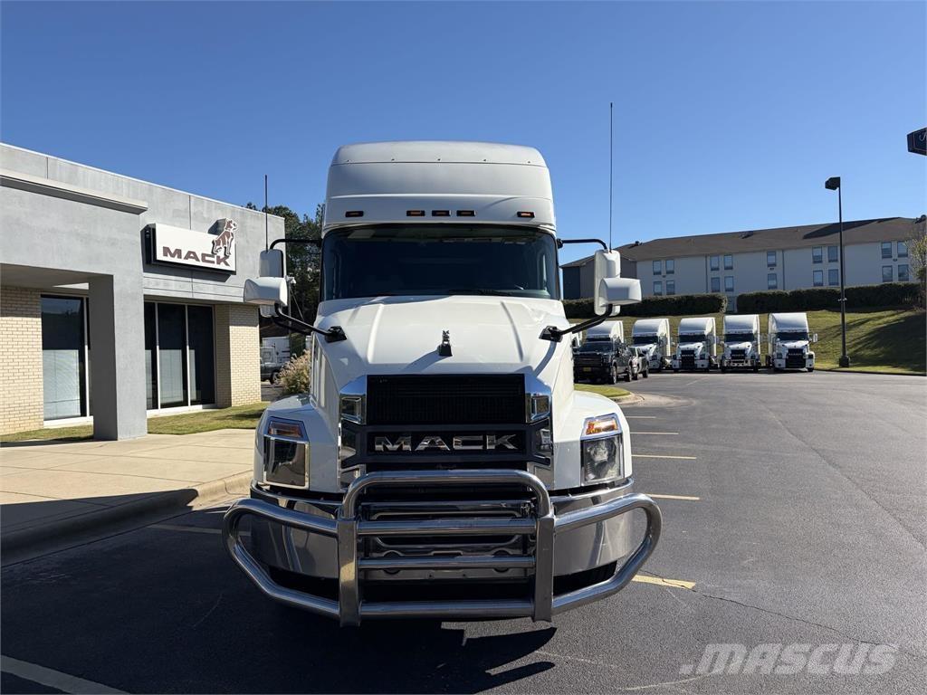 Mack AN64T Cavalos Mecânicos