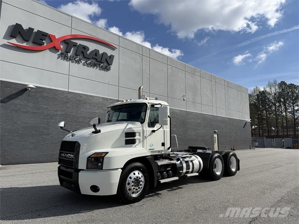 Mack AN64T Cavalos Mecânicos