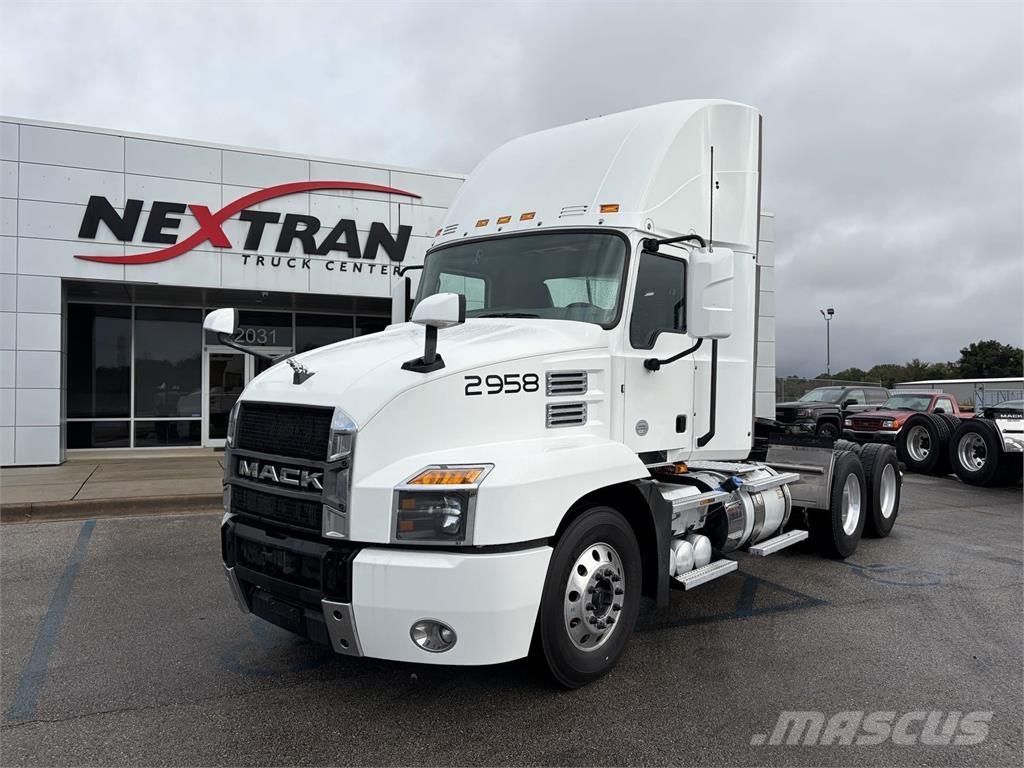 Mack AN64T Cavalos Mecânicos