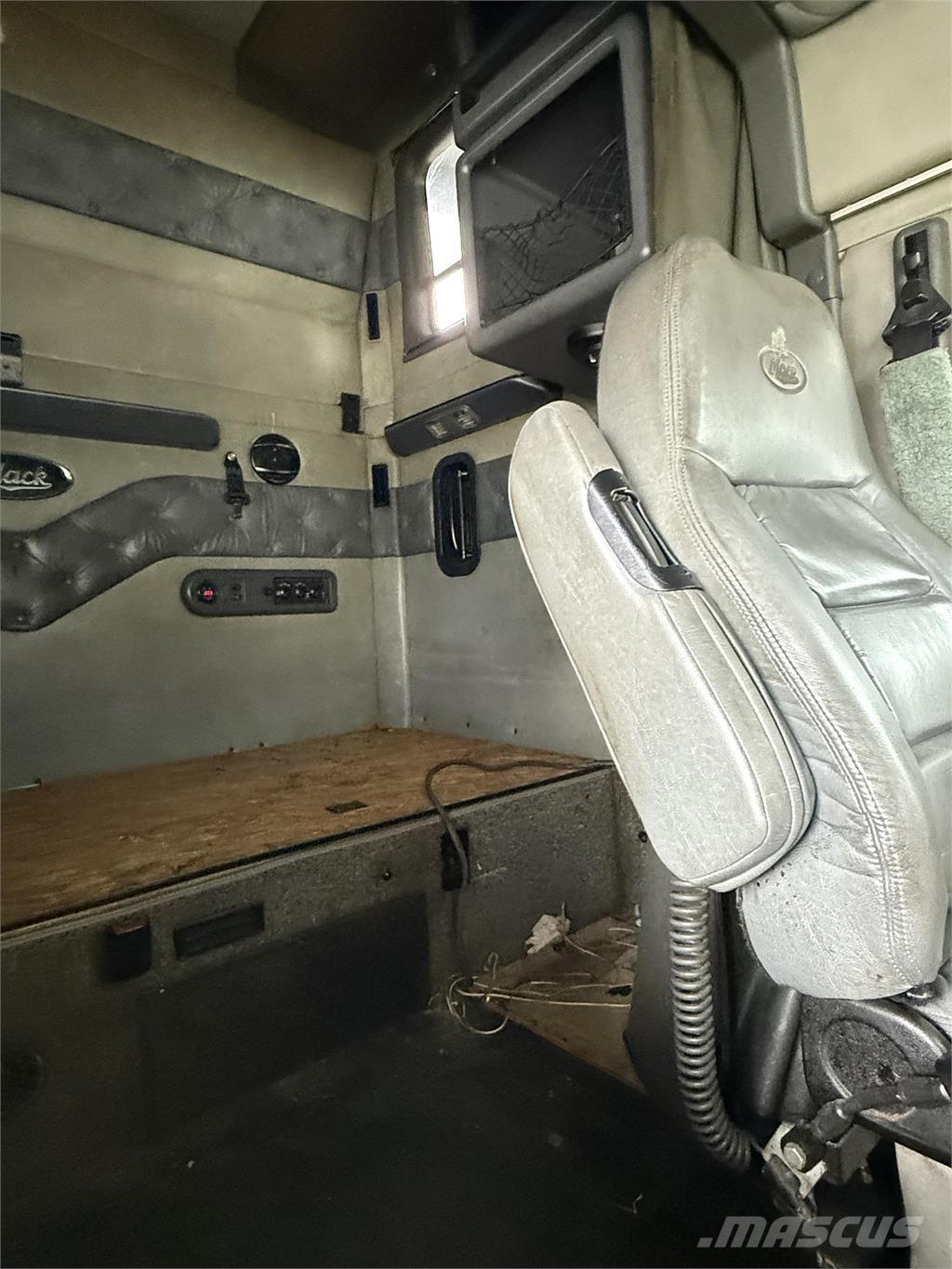 Mack CXU613 Cavalos Mecânicos