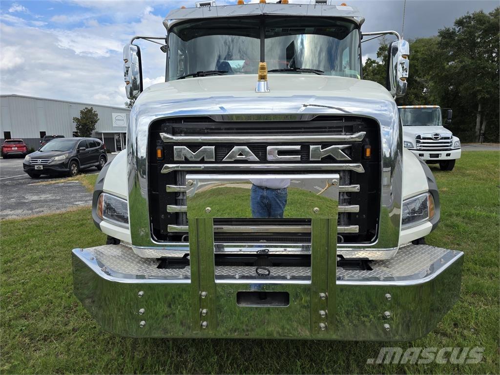 Mack GR64BR Camiões basculantes