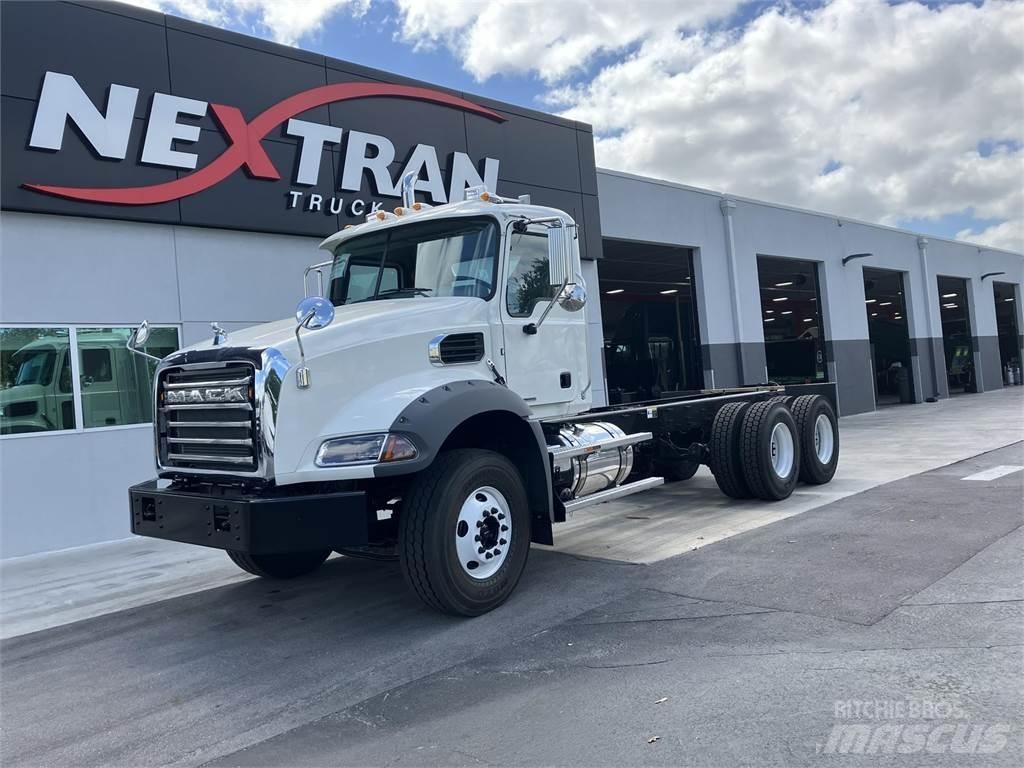Mack GR64BRX Camiões de chassis e cabine
