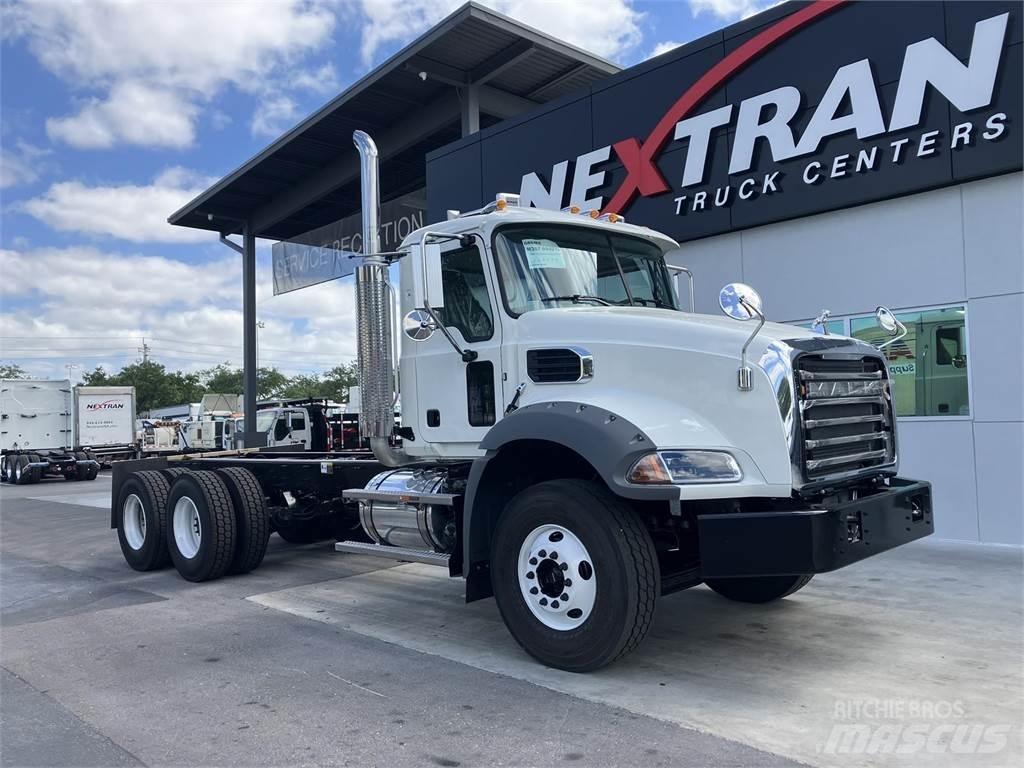 Mack GR64BRX Camiões de chassis e cabine