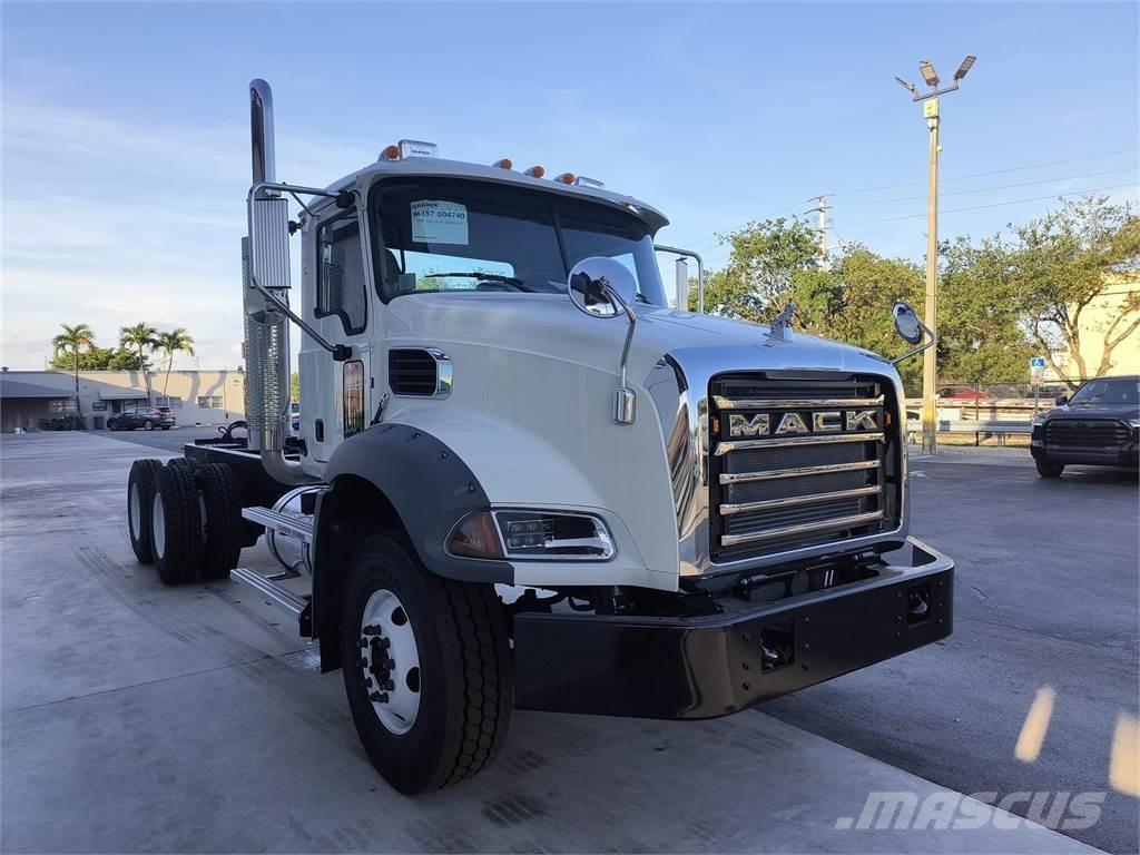 Mack GR64BX Camiões basculantes