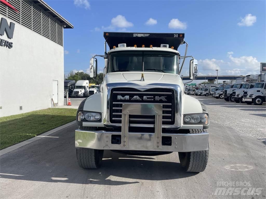 Mack GR64F Camiões basculantes