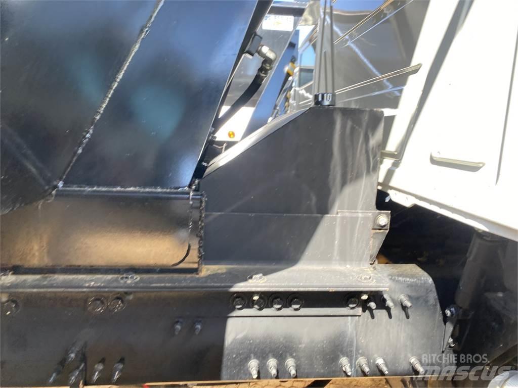 Mack GR64F Camiões basculantes