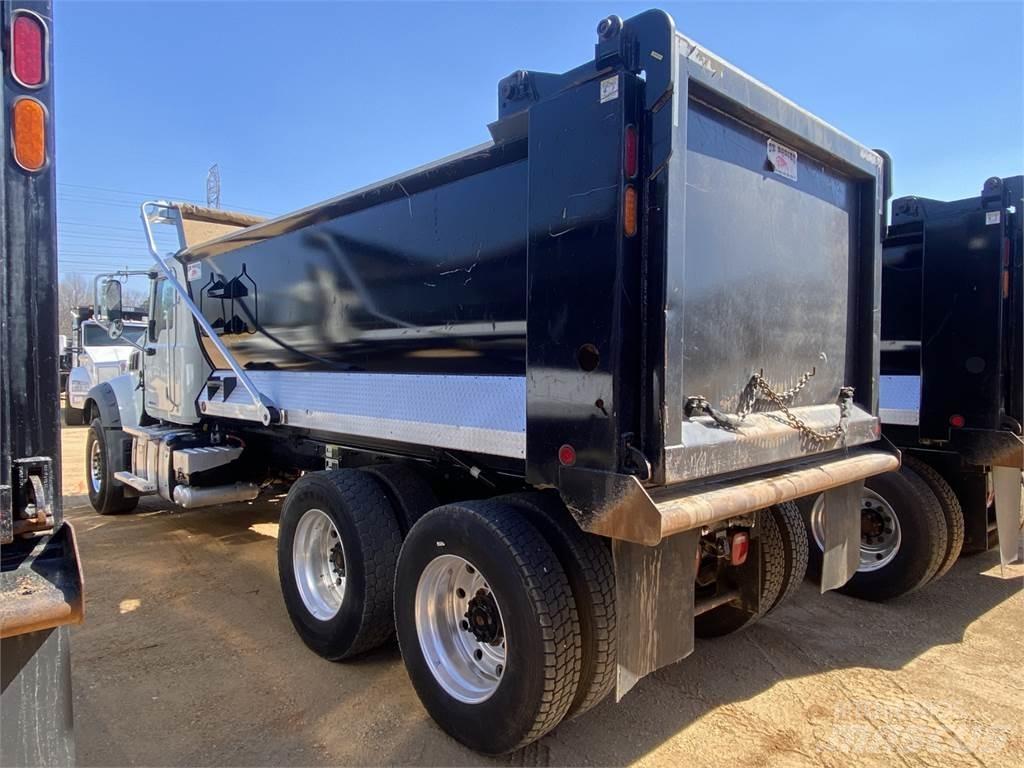 Mack GR64F Camiões basculantes