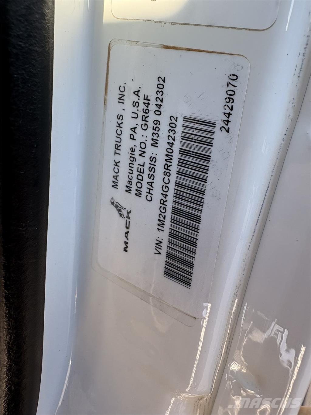 Mack GR64F Camiões basculantes