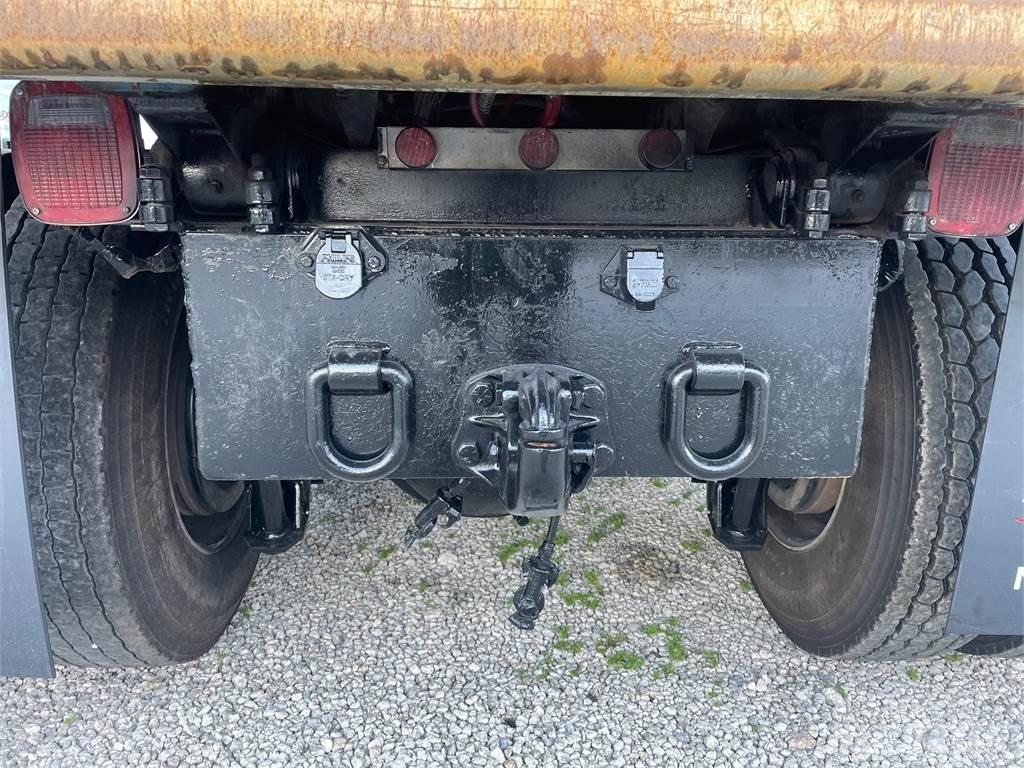Mack GR64FR Camiões basculantes