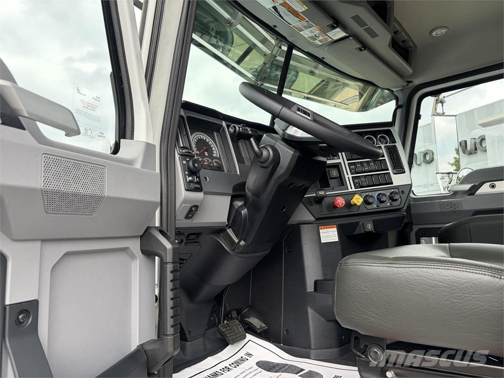 Mack GR64FT Cavalos Mecânicos