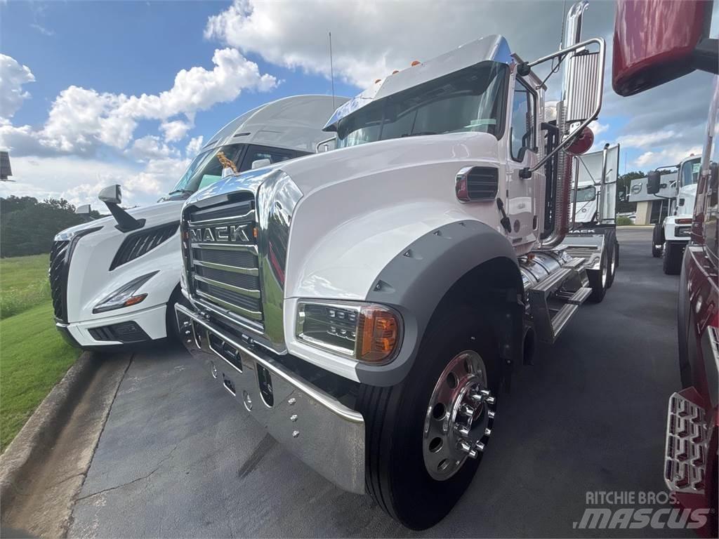 Mack GR64FT Cavalos Mecânicos