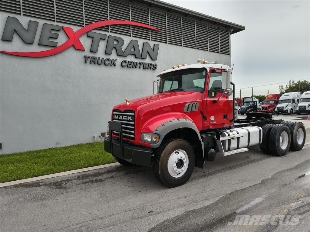 Mack GR64FT Cavalos Mecânicos