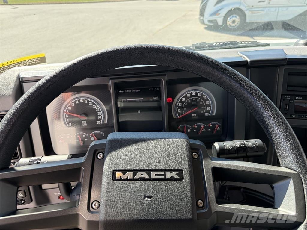 Mack MD6 42R Caminhões de caixa fechada