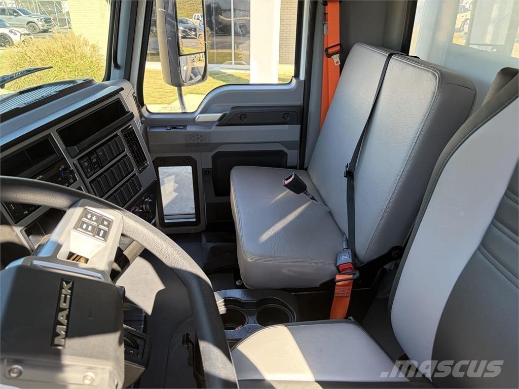 Mack MD6 42R Caminhões de caixa fechada