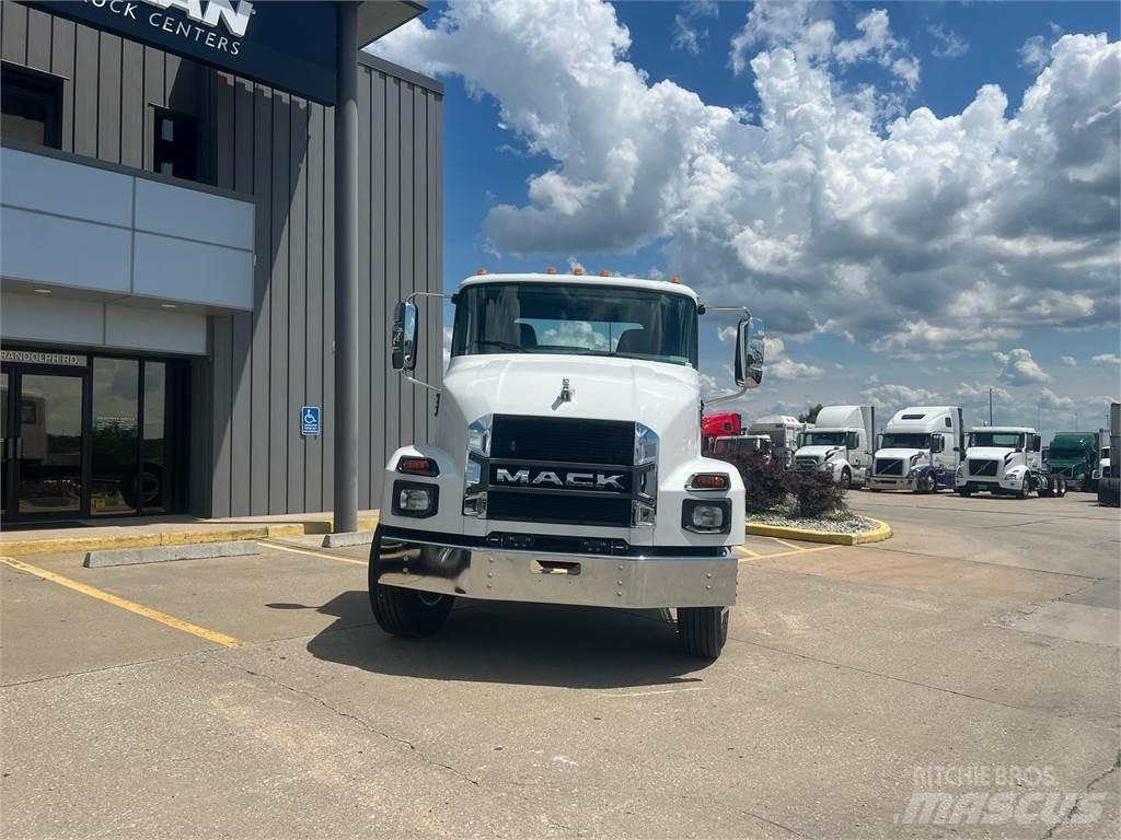 Mack MD642 Camiões de chassis e cabine