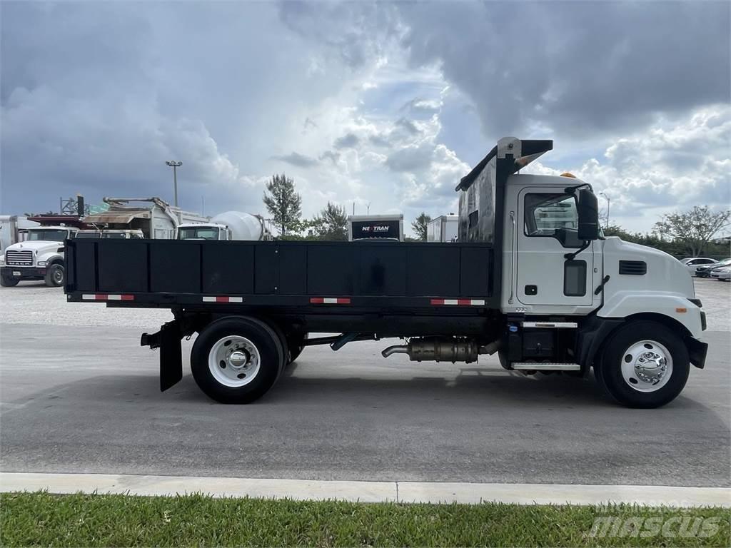 Mack MD642 Camiões de chassis e cabine