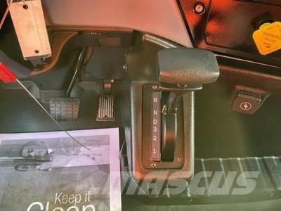 Mack MD642 Caminhões de caixa fechada