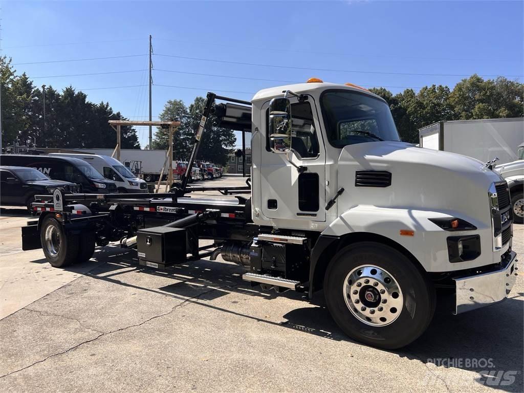 Mack MD7 42R Camiões de chassis e cabine