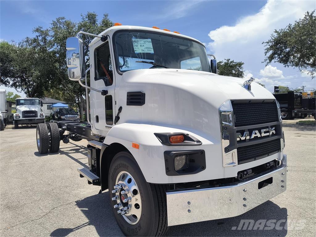Mack MD7 42R Camiões de chassis e cabine