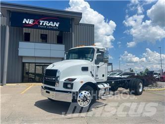 Mack MD742 Camiões de chassis e cabine