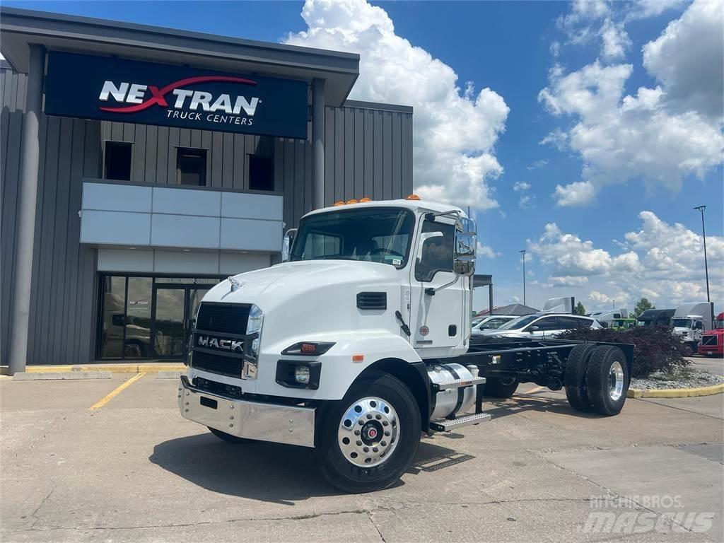 Mack MD742 Camiões de chassis e cabine