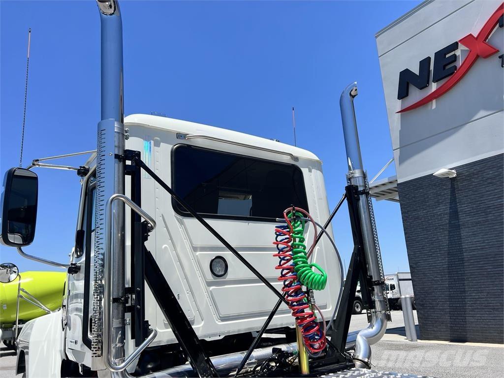 Mack PI64T Cavalos Mecânicos