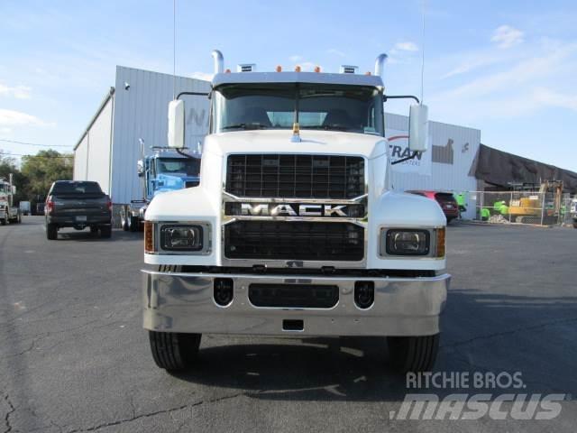 Mack PI64T Cavalos Mecânicos