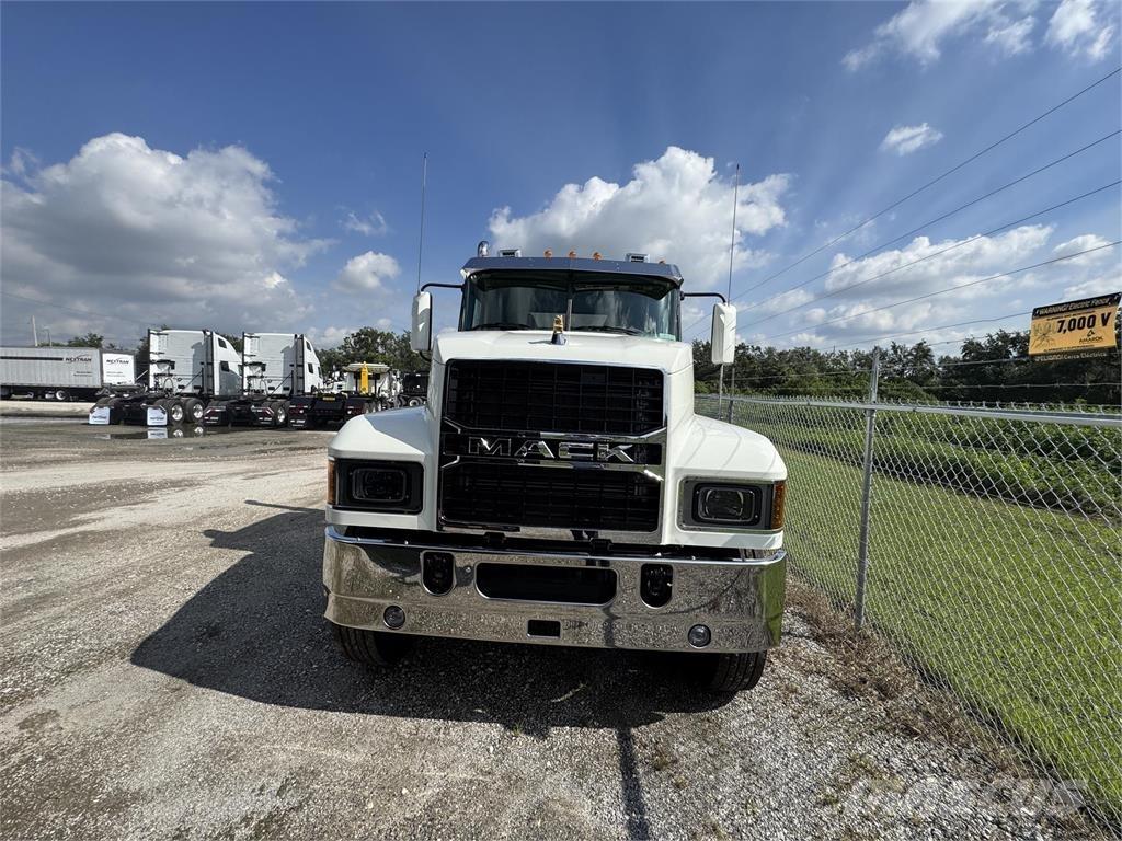 Mack PI64T Cavalos Mecânicos
