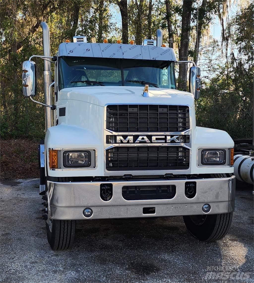 Mack PI64T Cavalos Mecânicos