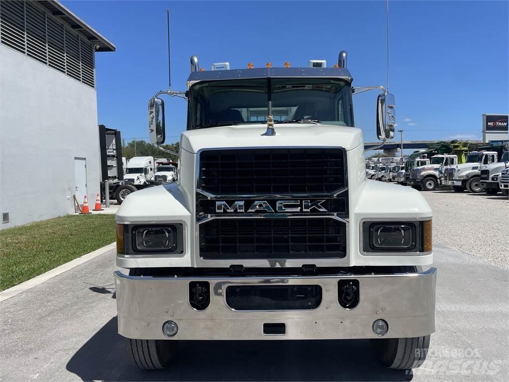 Mack PI64T Cavalos Mecânicos