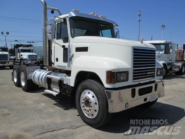 Mack PI64T Cavalos Mecânicos