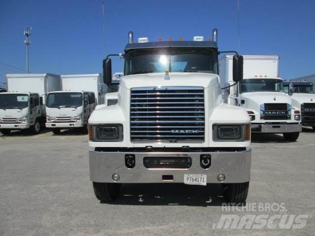 Mack PI64T Cavalos Mecânicos