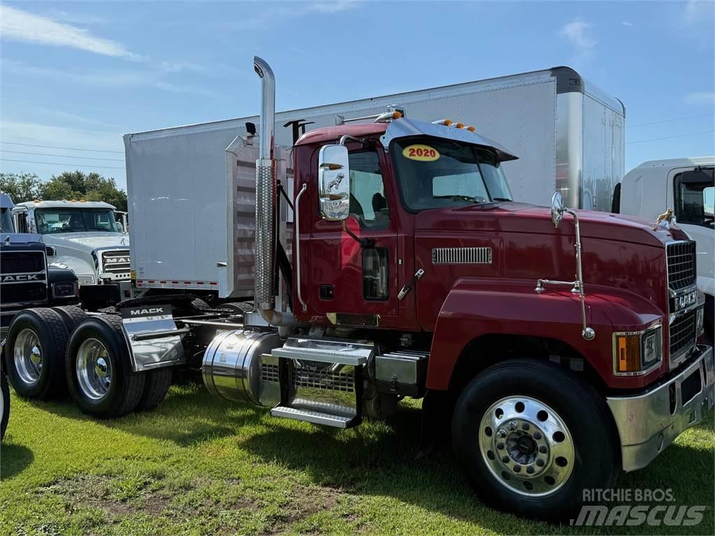 Mack PI64T Cavalos Mecânicos